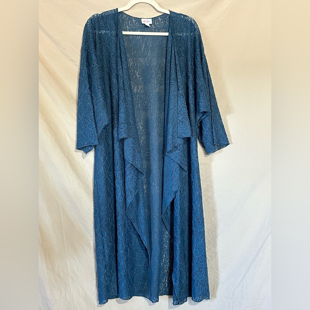 Kimono Size L NWOT (will fit up to a 3xl) BATCH SIZING. LulaRoe Shirley